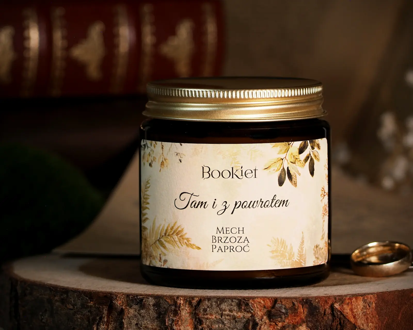 Mała świeca sojowa Tam i z Powrotem 120ml o zapachu drzewa cedrowego, mchu i paproci